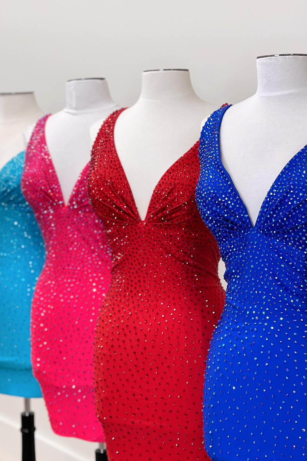 Sparkly Black Beaded V-Neck Backless Tight Short Homecoming Dress