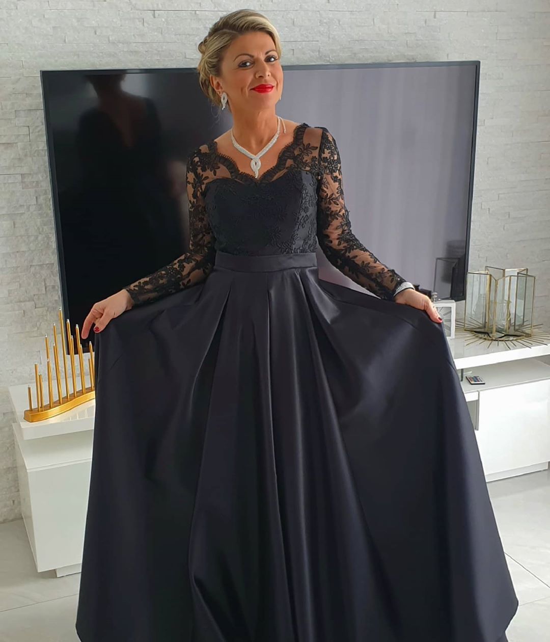 Black Lace V-neck Long Sleeve Satin Mother Of The Bride Dress Babyonlines