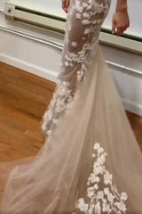 Luxury Mermaid V-neck Tulle Sweep Train Wedding Dresses with Appliques Lace