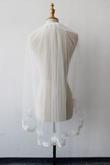 Simple Lace Edge One Tier Tulle Wedding Veils