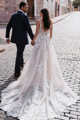Chic Spaghetti Straps V-Neck Open Back Tulle Appliques Lace Wedding Dress