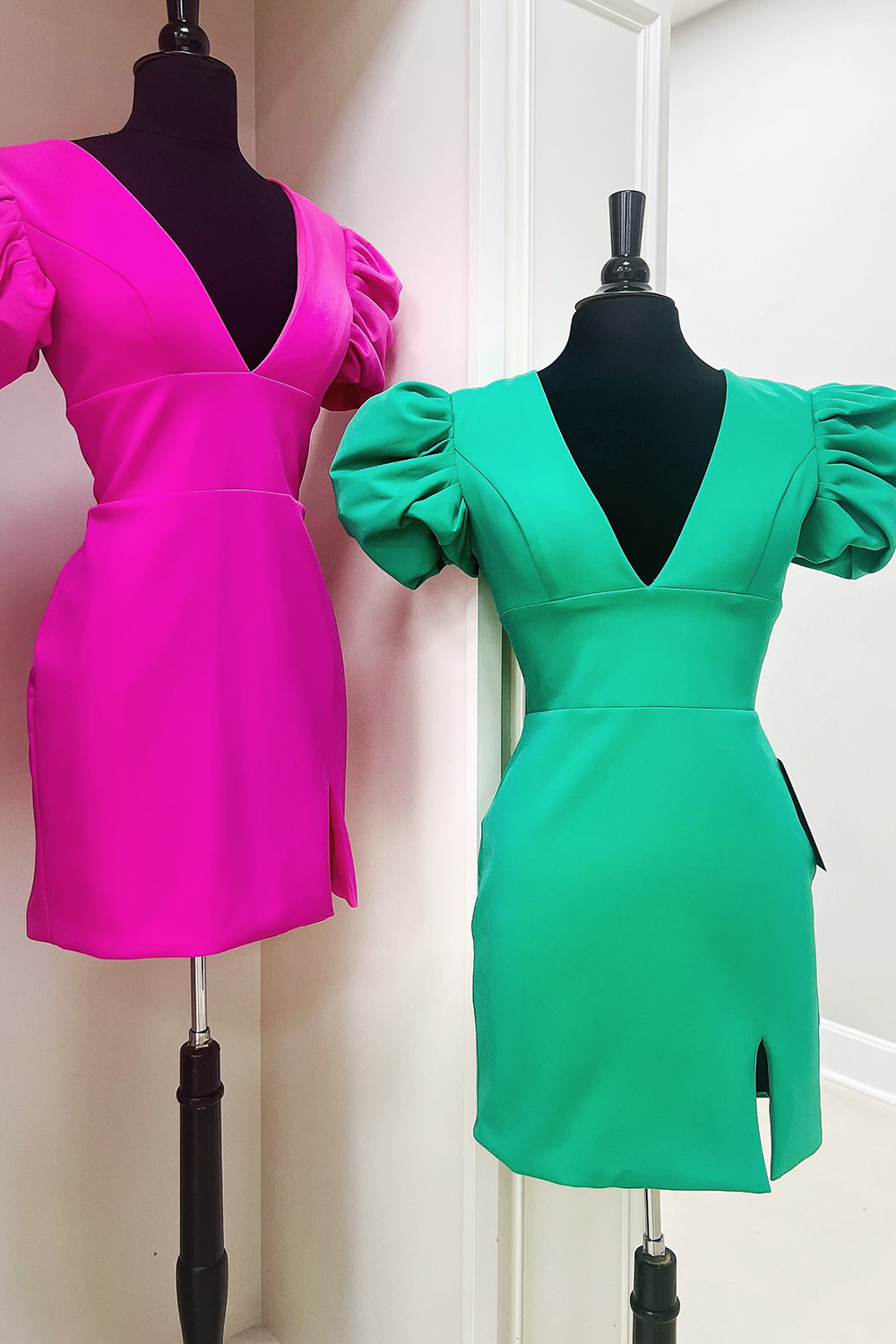 Simple Fuchsia V-Neck Short Sleeves Tight Short Homecoming Dress