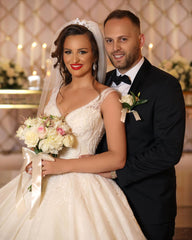 Ball Gown V-Neck Tulle Wedding Dress with Lace Appliques