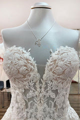 Beautiful Strapless Long A-Line Tulle Ivory Wedding Dress with Lace Appliques