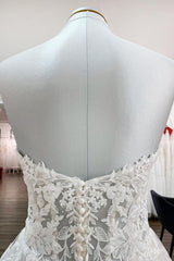 Beautiful Strapless Long A-Line Tulle Ivory Wedding Dress with Lace Appliques