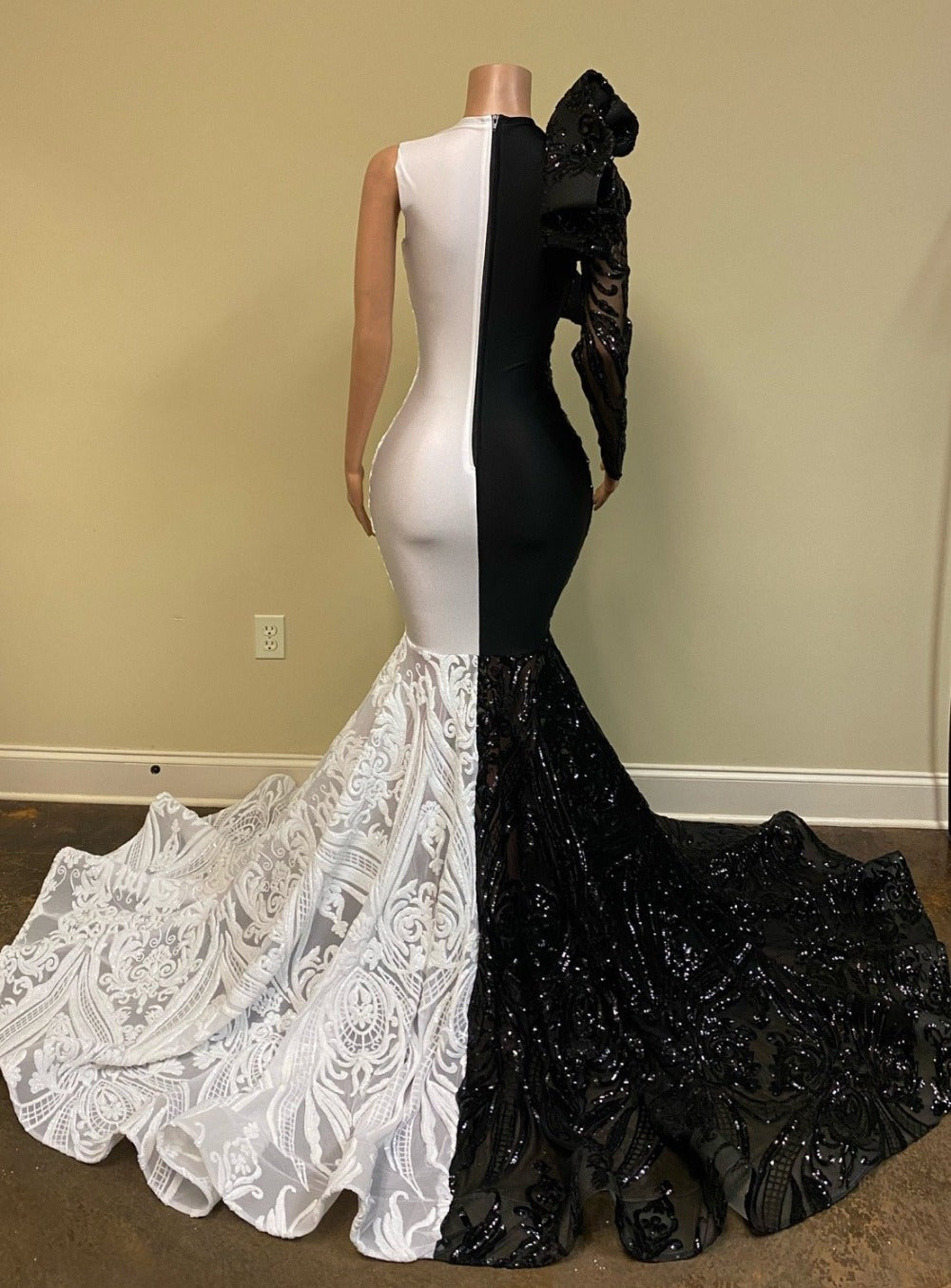 Long Sleeve Mermaid Prom Dress with Sequins Appliques
