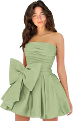 Chic A-line Sleeveless Strapless Ruched Lace Up Short Homecoming Dresses with Bow