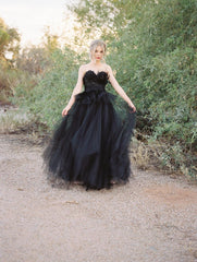 Classy Black Sweetheart Long Wedding Dress with Open Back and Lace Tulle