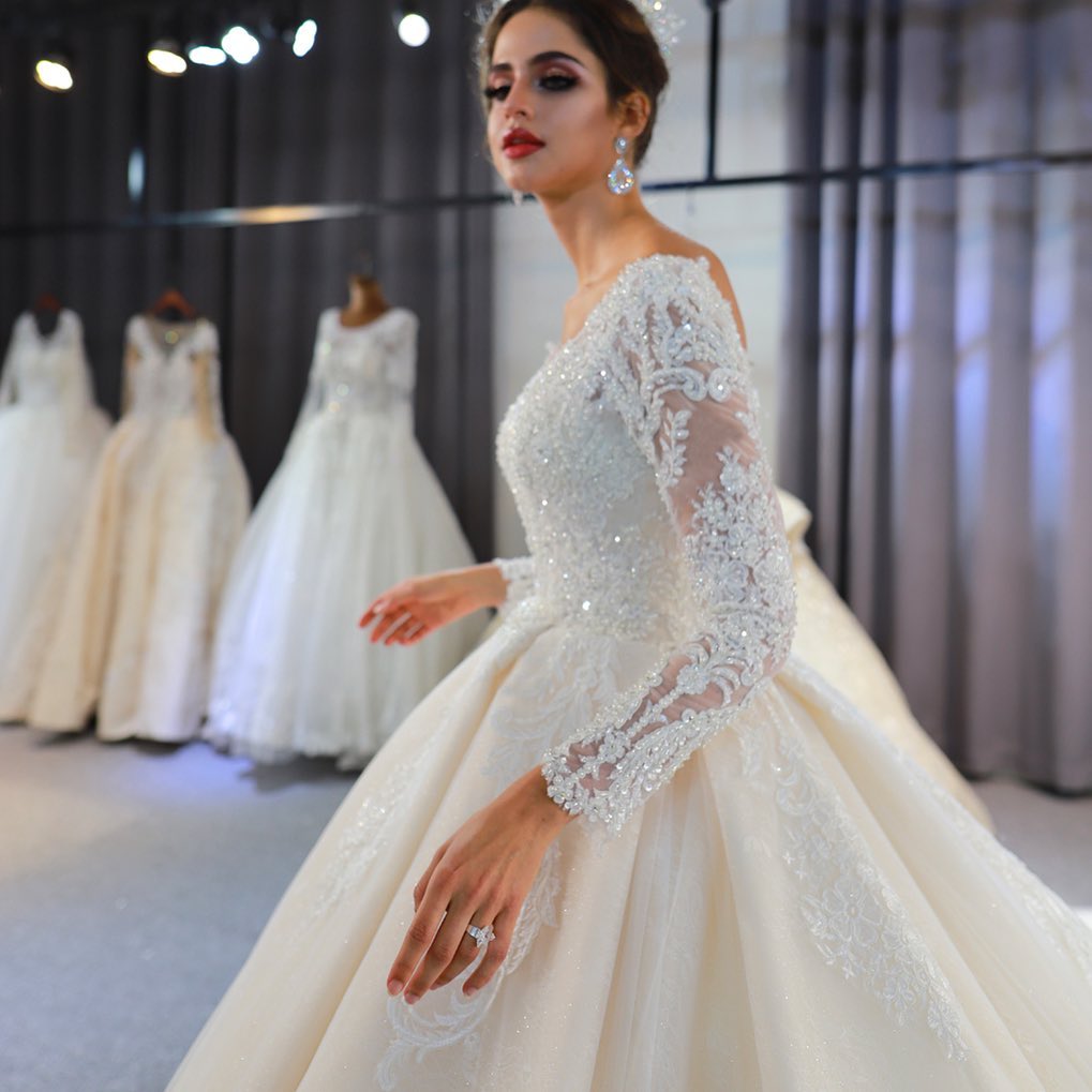 Classy Train A-Line Sweetheart Backless Long Sleeve Wedding Dress with Lace Appliques and Sequins