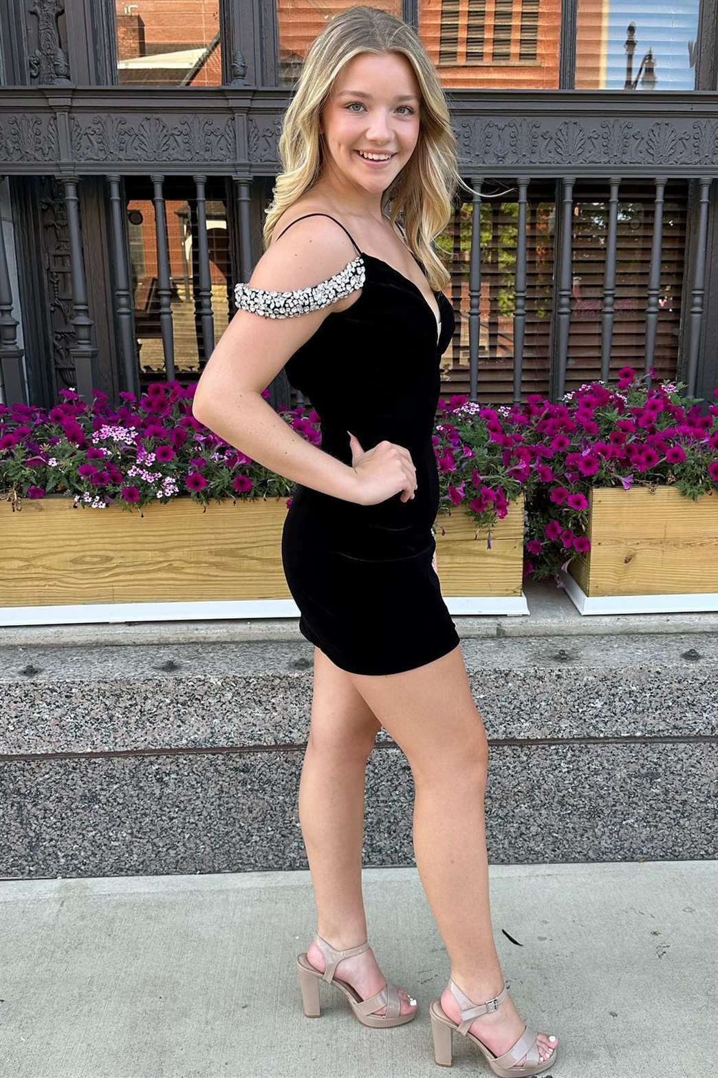 Cold-Shoulder Black Velvet Bodycon Homecoming Dress