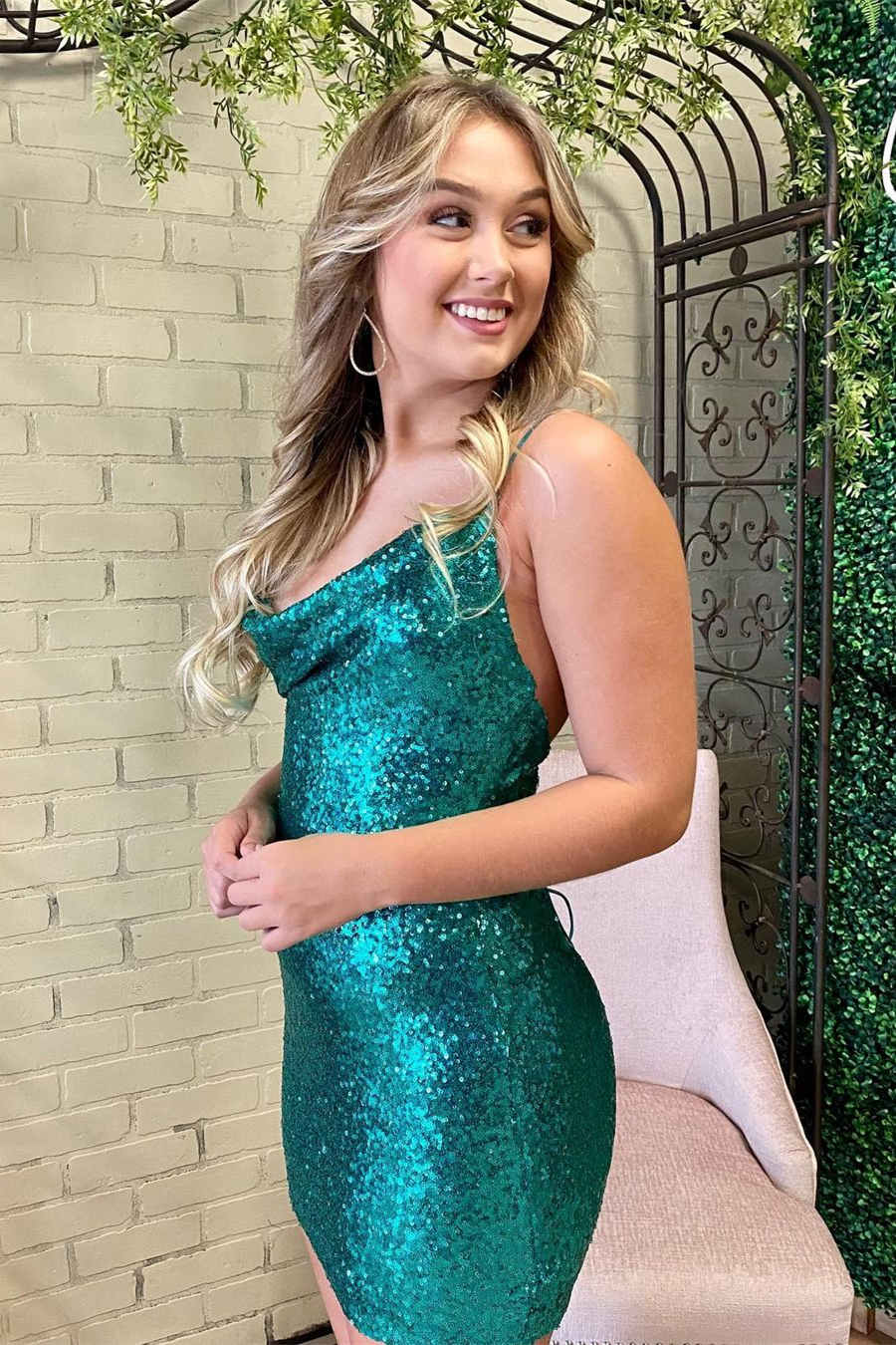 Crew Neck Green Sequins Short Homecoming Dress