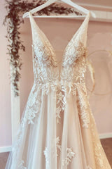 Deep V-Neck A-Line Floor-Length Tulle Wedding Dress with Floral Lace