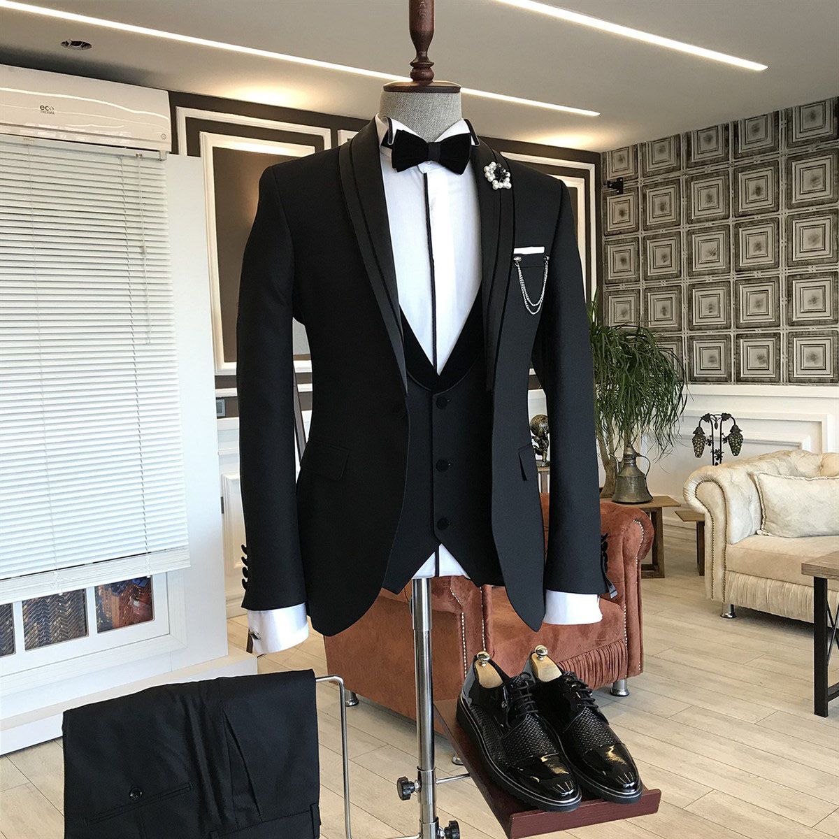 Earl Black Shawl Lapel 3-Piece Wedding Suit for Stylish Bridegrooms