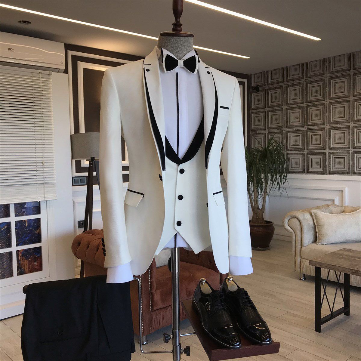 Elegant Black Designer Wedding Suit with White Notched Lapel for Groom