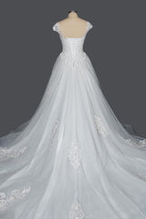 Elegant Cap Sleeve Sheer Tulle Ball Gown Wedding Dress with Lace V-Neck
