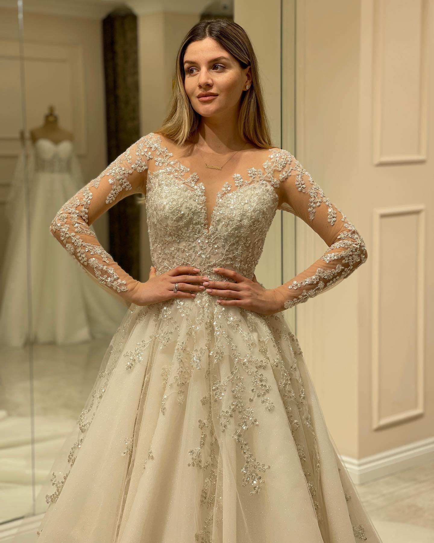 Elegant Long A-Line Wedding Dress with Lace Appliques and Sleeves