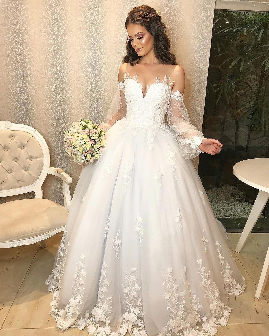 Elegant Long Princess Off-the-Shoulder Wedding Dress with Bubble Sleeves and Tulle