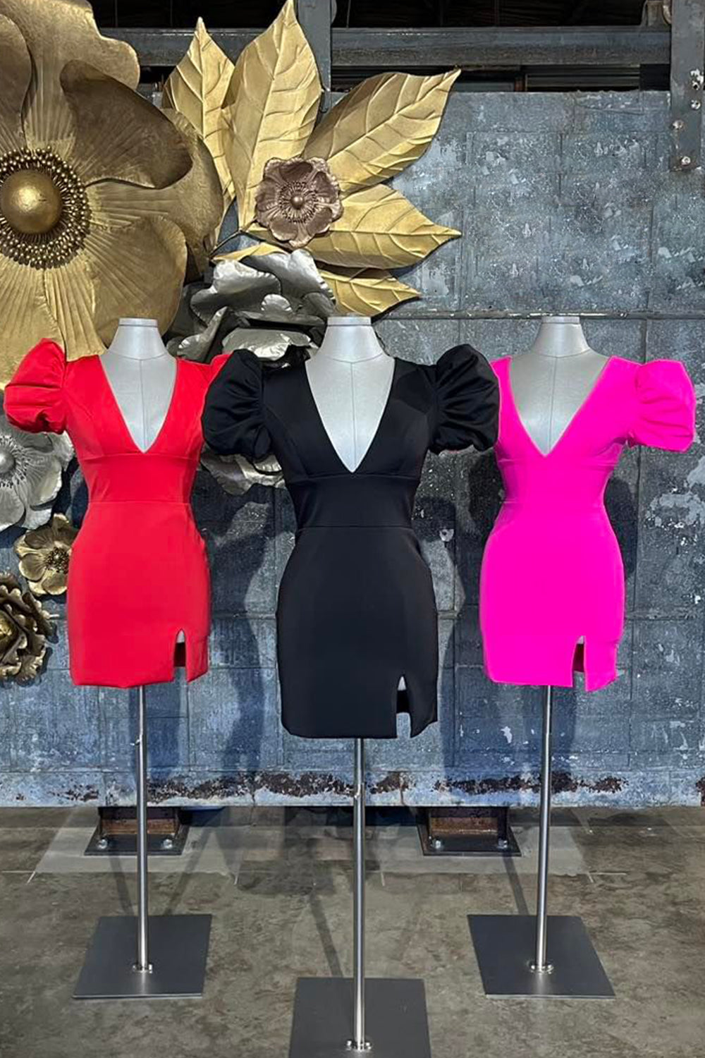 Simple Black V-Neck Tight Short Homecoming Dress with Short Sleeves