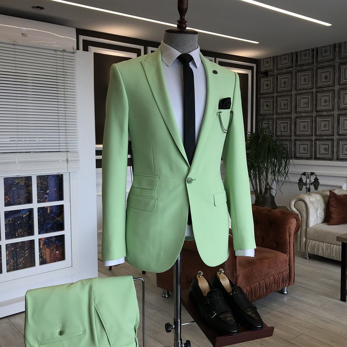 Fashionable Light Green Three-Flap Evening Suit with Peaked Lapel
