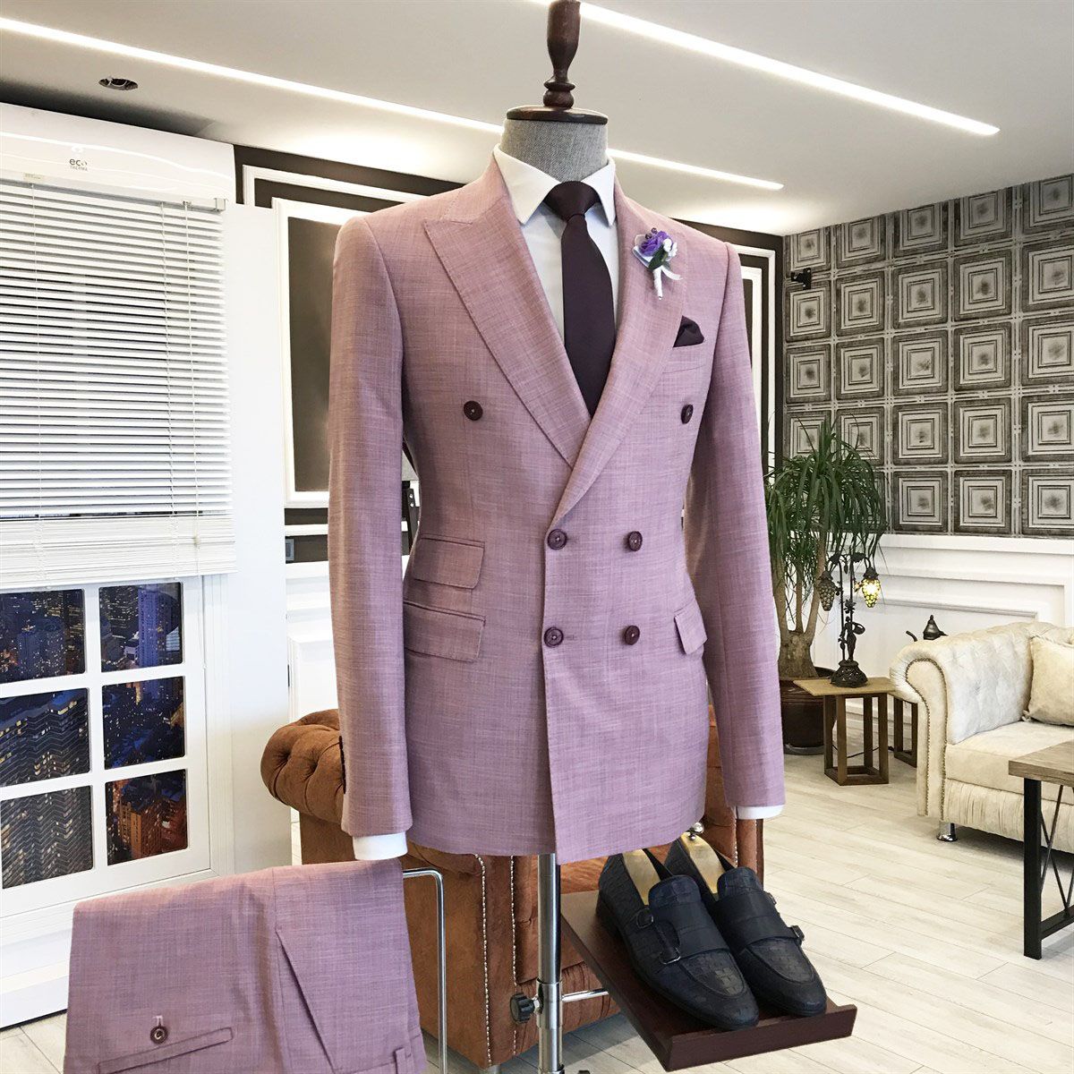 Fashionable Pink Double-Breasted Wedding Suit with Peaked Lapel and Three Flaps