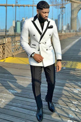 Fashionable White Double-Breasted Peaked Lapel Wedding Suit
