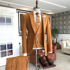 Gentle Double-Breasted Orange Prom Suit with Peaked Lapel