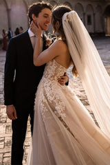 Glamorous Sweetheart Tulle Princess Wedding Dress with Lace Appliques