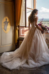 Glamorous Sweetheart Tulle Princess Wedding Dress with Lace Appliques