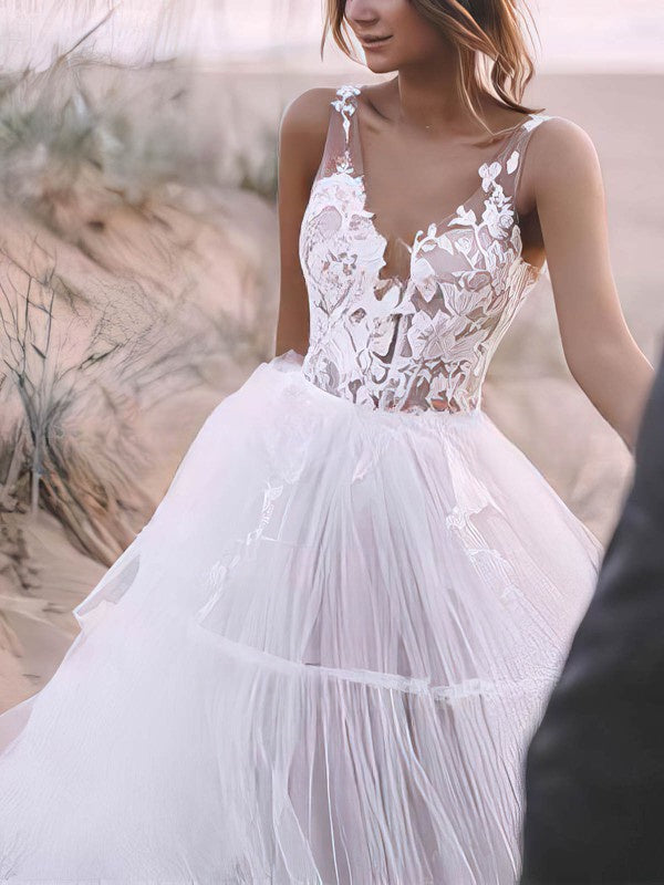 Glamorous V-neck Tulle Sweep Train Wedding Dresses With Appliques Lace
