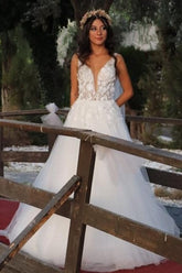 Gorgeous Long A-line V-neck Wedding Dress Tulle Lace With Appliques