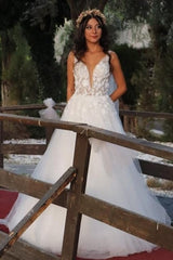 Gorgeous Long A-line V-neck Wedding Dress Tulle Lace With Appliques