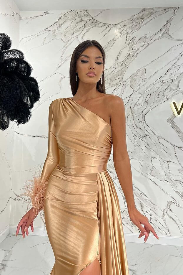Gorgeous One Shoulder Long Sleeve Mermaid Prom Dress with Split and Feathers