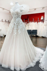 Gorgeous Off-the-shoulder A-line Wedding Dress With Lace Tulle Ruffles