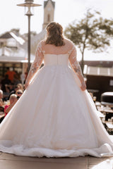 Babyonlines Long Sleeves V-neck Plus Size Ball Gown Wedding Dresses