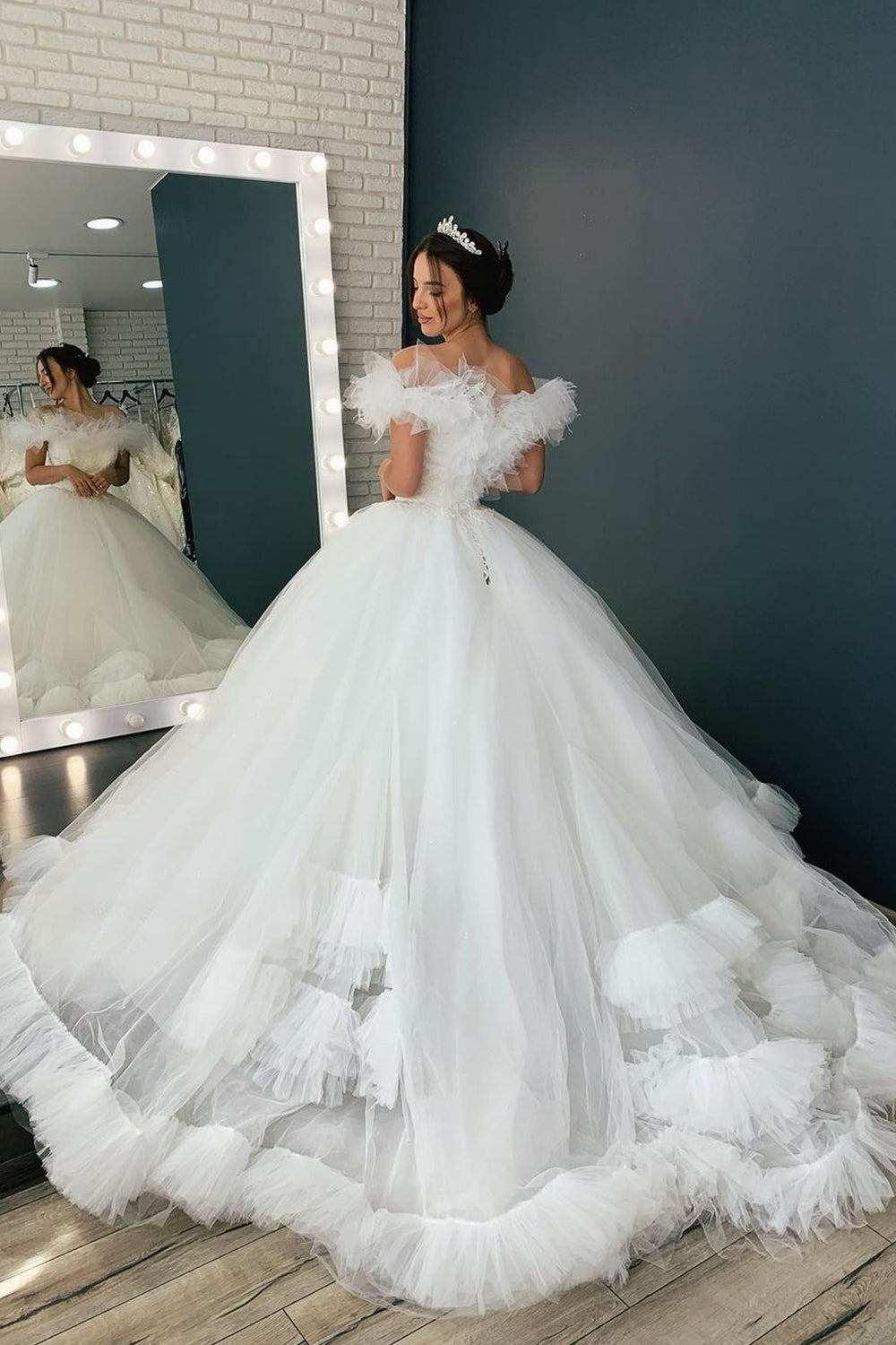 Long Two Piece Wedding Dress With Lace Layers Tulle Short Sleeves