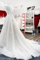 Modest Princess V-Neck Spaghetti Strap Wedding Dress with Ruffles and Lace Tulle