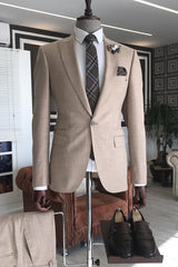 New Pink Wedding Suit with Peaked Lapel for Men 2024