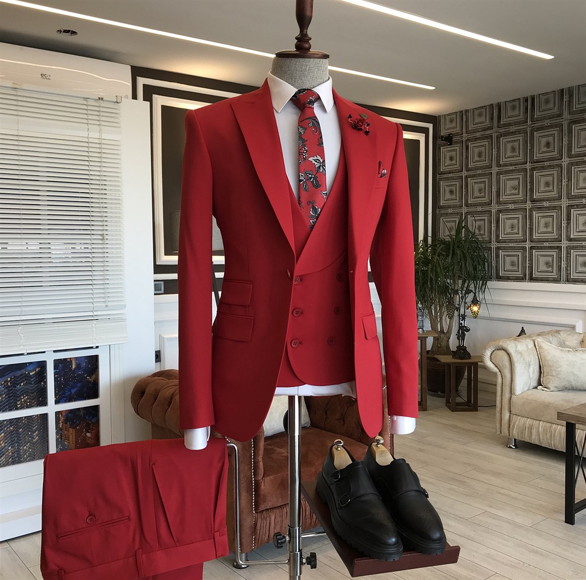 New Red Three-Piece Suit with Peaked Lapel for Men's Wedding