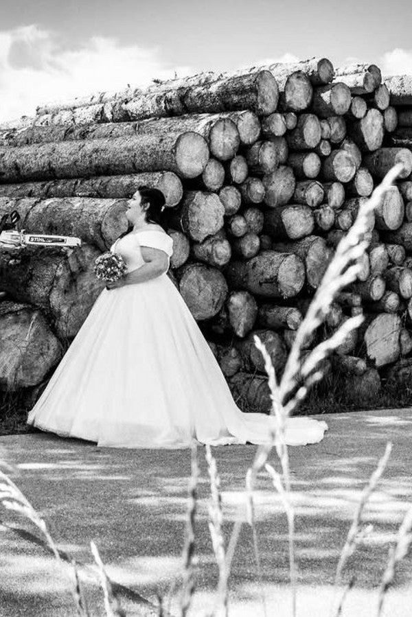 Babyonlines Off-the-Shoulder Ball Gown Plus Size Tulle Wedding Dresses