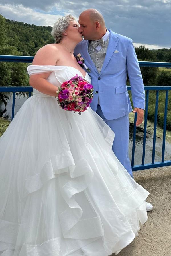 Babyonlines Off-the-Shoulder Ball Gown Plus Size Wedding Dresses