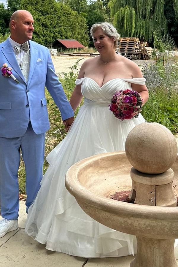 Babyonlines Off-the-Shoulder Ball Gown Plus Size Wedding Dresses