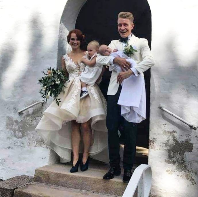 Off the Shoulder Ball Gown Wedding Dress Long Sleeves With Appliques Lace