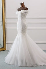 Off-the-Shoulder Long Mermaid Wedding Dress with Tulle Lace
