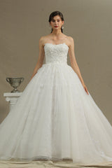 Off-the-Shoulder Sweetheart Ball Gown Wedding Dress with Lace Appliques