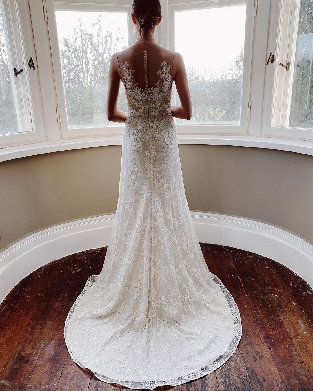 Pearl Mermaid Wedding Dress With Appliques Lace Sash