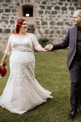 Babyonlines Plus Size Short Sleeves V-neck Wedding Dresses with Lace Applique