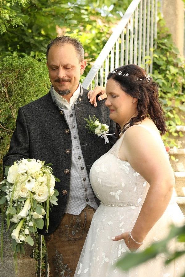 Babyonlines Plus Size Sleeveless Tulle Wedding Dresses with Lace Applique