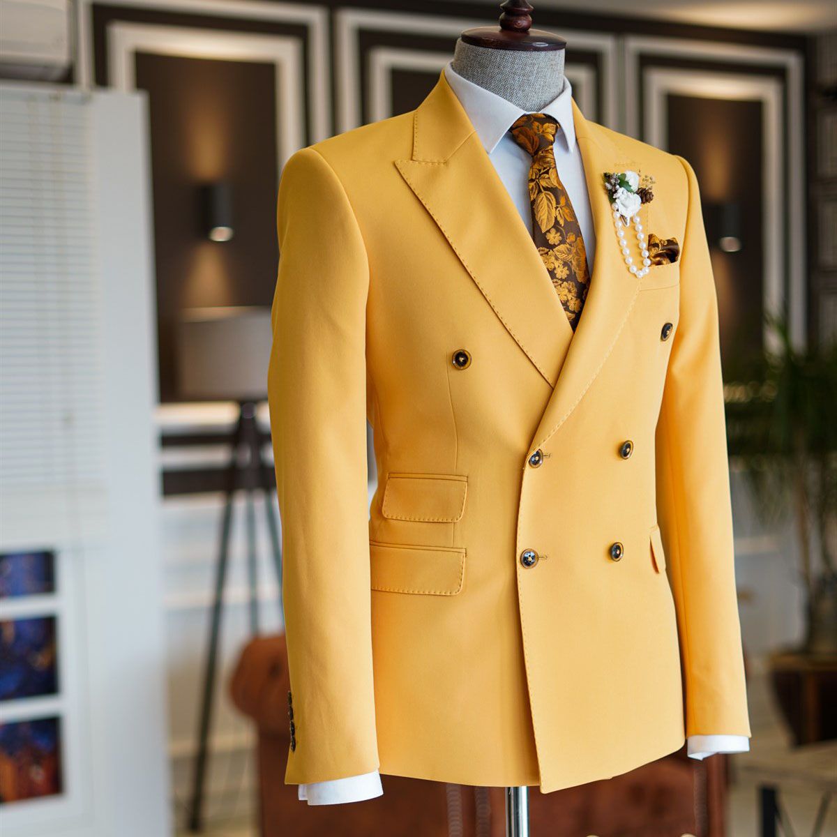 Popular Yellow Double-Breasted Bespoke Evening Suit with Peaked Lapel