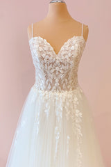 Pretty A-Line Spaghetti Strap Sweetheart Tulle Wedding Dress with Lace Appliques