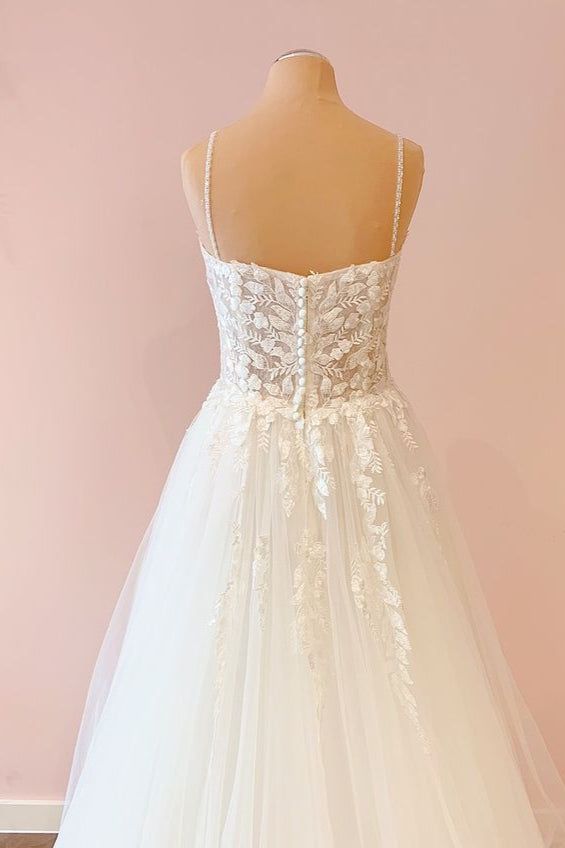 Pretty A-Line Spaghetti Strap Sweetheart Tulle Wedding Dress with Lace Appliques